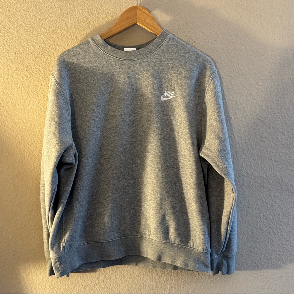 Unisex Nike Sweatshirt, Size Medium